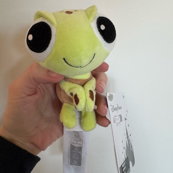 Disney Parks Squirt Baby Turtle From Finding Nemo Magnet Plush Stuffed Animal - Picture 6 of 11